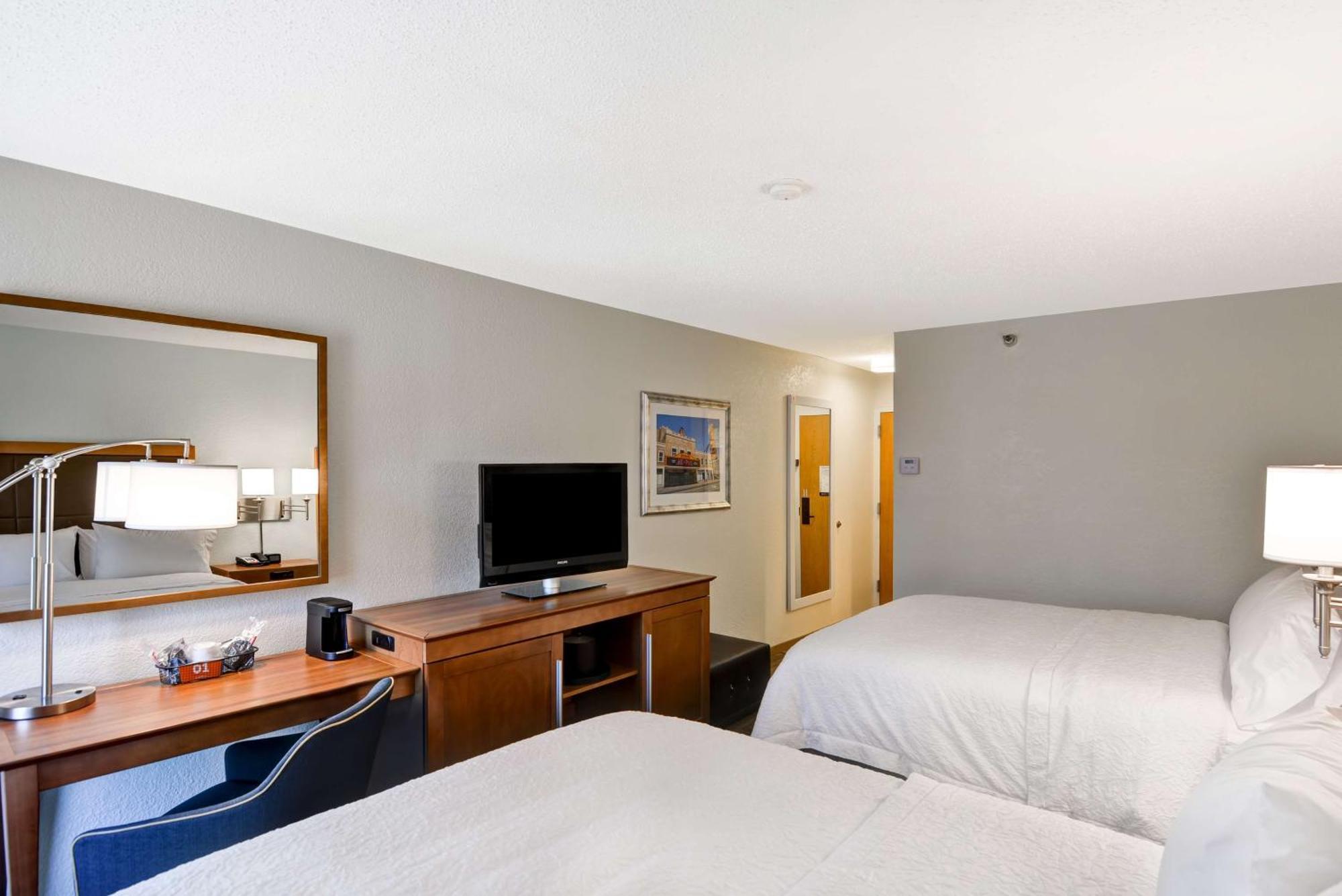 Hampton Inn Memphis Poplar Exterior foto